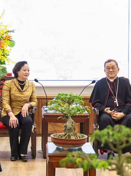 Ấm áp mùa Giáng sinh: Phó thủ tướng thăm, chúc mừng Tòa Giám mục Bắc Ninh