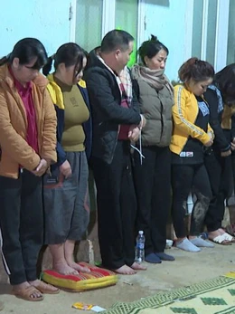 Thuê người canh gác để đánh bạc, 15 nghi phạm vẫn bị bắt