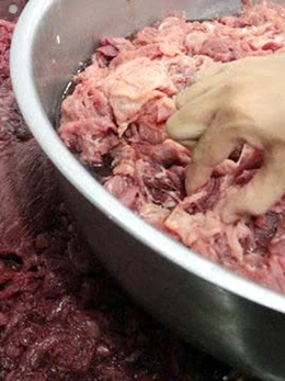 Hóa chất 'hô biến' thịt heo thành thịt bò độc hại đến đâu?