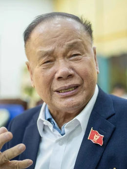 Ông Lê chế tạo máy cho nông dân được phong Anh hùng Lao động