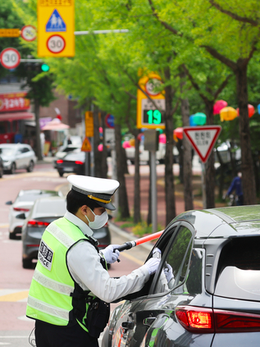Hàn Quốc: Người 2 lần vi phạm nồng độ cồn phải lắp thiết bị giám sát trên xe