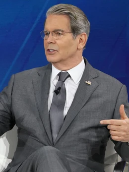 Bộ trưởng Tài chính Mỹ phát biểu gây chú ý: 'Mỹ là đồng minh của Trung Quốc'