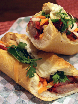 Bánh mì heo quay, bánh mì thịt nguội... vào top 50 bánh mì kẹp ngon nhất thế giới