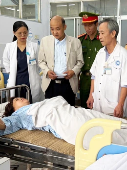 Lãnh đạo Đà Nẵng thăm các nạn nhân vụ tai nạn xe khách và đầu kéo trên cao tốc, 4 người chết