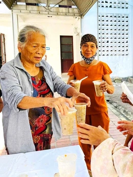 Bát cháo tự tâm lan tỏa lòng nhân ái