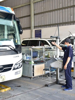 Áp quy chuẩn khí thải ô tô mới cần phải đi đôi với siết kiểm định