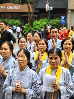 Đại sứ Ấn Độ cảm kích tình cảm người dân Việt Nam chiêm bái xá lợi Phật