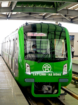 Dự kiến giá vé tàu điện, xe buýt sẽ theo khung giờ