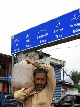 Căng thẳng leo thang, Ấn Độ cấm nhập khẩu hàng hóa từ Pakistan