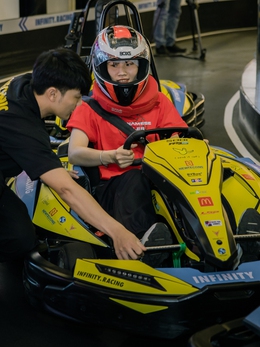 Đua go-kart xuyên tầng ở trung tâm thương mại TP.HCM