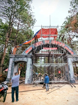 Gia Lai yêu cầu TP Pleiku báo cáo vụ xây cổng chào Biển Hồ