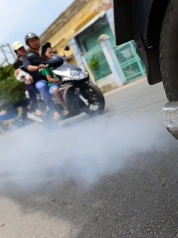 Kiểm định khí thải xe máy: Bàn để làm