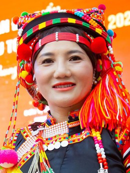 Những giọt máu hồng nối dài sự sống