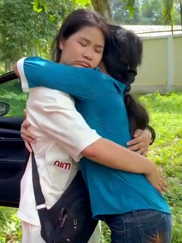 Con gái tìm được mẹ đi lạc sau hơn 3 tháng: ‘Mẹ không nhớ đường về nhưng luôn nhớ em’