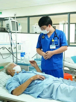 7 người nhập viện cấp cứu do nắng nóng, một người nguy kịch