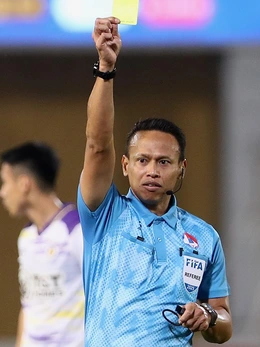 Trọng tài Malaysia bắt trận quyết định vé trụ hạng V-League