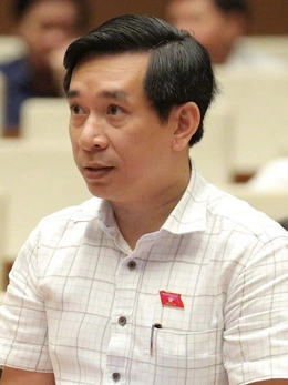 Đại biểu Nguyễn Văn Cảnh hiến kế giảm ùn tắc giao thông bằng quy tắc nhập làn