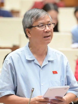 ‘Thi vào cấp 1, cấp 2 rất khó còn thi thạc sĩ, tiến sĩ không khó lắm, thậm chí rất dễ’