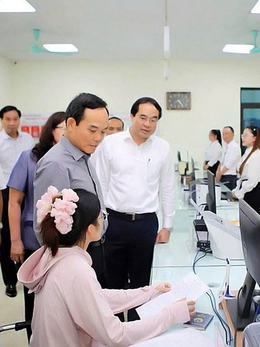 Xem xét giải quyết chế độ, chính sách cho gần 2.000 cán bộ, công chức ở Lào Cai và Yên Bái