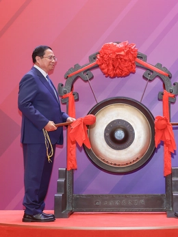 Thủ tướng thăm Thượng Hải, tìm hiểu kinh nghiệm phát triển trung tâm tài chính