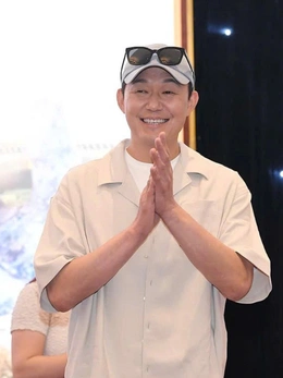 Park Sung Woong nói tiếng Việt ‘tôi yêu Đà Nẵng’, chào tuần điện ảnh vượt trội hơn năm ngoái