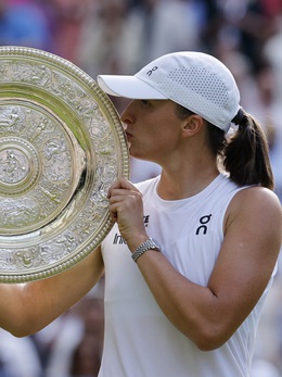 Chiến thắng trận chung kết với tỉ số khó tin 6-0 6-0, Swiatek lần đầu tiên vô địch Wimbledon