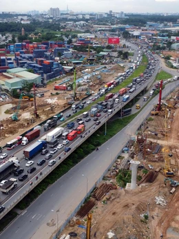 Đóng đường ĐT 743 gây ùn tắc nghiêm trọng, lộ trình thay thế ra sao?