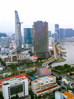 Từng bước lập trung tâm tài chính quốc tế
