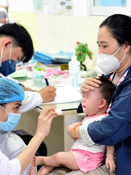 Tăng phụ cấp ngăn 'chảy máu chất xám' ngành y