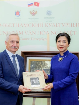 Phu nhân Ngô Phương Ly khánh thành Trung tâm Văn hóa Nga - Việt tại Saint Petersburg
