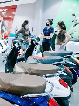Nóng cuộc đua giành 'miếng bánh' xe điện