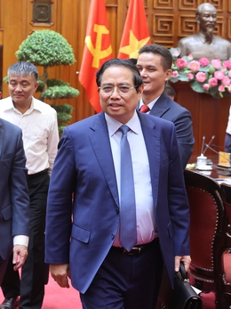Thủ tướng làm việc với tập đoàn công nghệ vừa xuất khẩu 5.000 máy bay không người lái sang Hàn Quốc