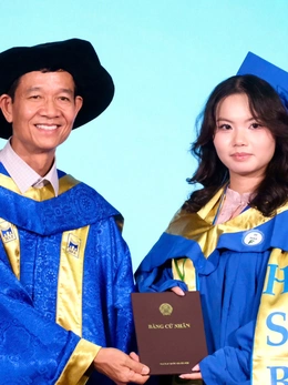 Hiệu trưởng dặn tân cử nhân 'chăm làm, chăm học, không để AI phá hủy tương lai'