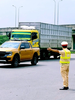 Người dân đi chơi lễ 'dính' kẹt xe trên quốc lộ 51 di chuyển ra sao?