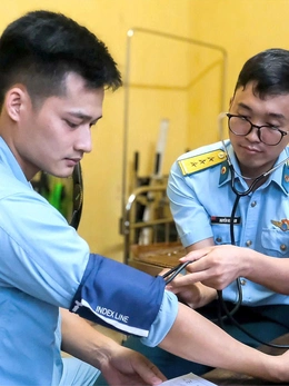 Phi công trẻ luyện tập cho diễu binh 2-9