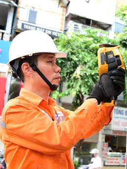 Điện mặt trời 'tắt nắng', miền Bắc căng thẳng cấp điện cao điểm tối, kỷ lục 28.187 MW