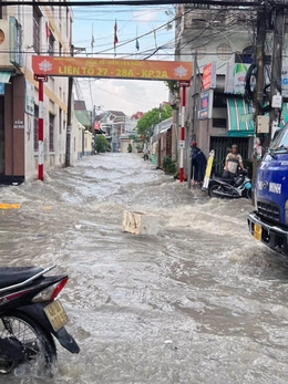 Sau trận mưa lớn, ‘rốn ngập’ ở Đồng Nai lại tuôn như thác
