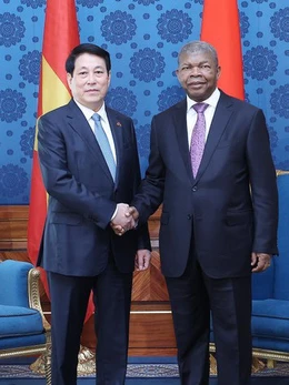 Việt Nam và Angola ký nhiều văn kiện, đặt mục tiêu 1 tỉ USD thương mại song phương