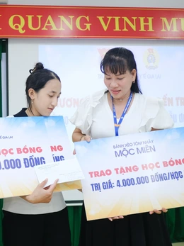 Suối ân tình tìm đến Tuyết Nga - nữ sinh viên nghèo có mẹ bệnh tâm thần