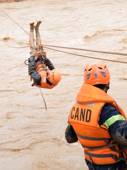 Những chiến sĩ công an chuyên cứu người giữa lằn ranh sinh - tử