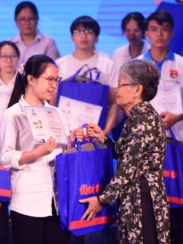 Trở về cùng xây dựng quê hương - Kỳ 8: Cầu nối những tấm lòng thiện nguyện vì đồng bào