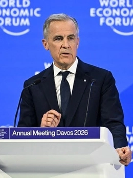 Greenland phủ bóng Davos