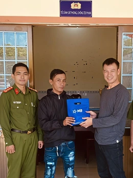 Một người dân Cần Thơ 2 lần trả lại tổng số tiền hơn 5,2 tỉ đồng cho người chuyển nhầm