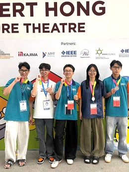 SV ĐH Kinh tế TP.HCM đoạt giải nhì cuộc thi lập trình robot 2026 tại Singapore