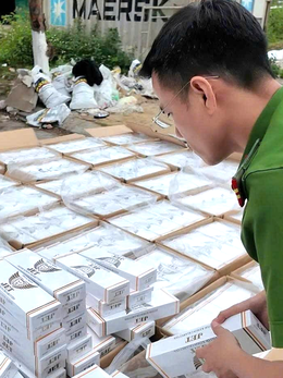 Cảnh sát chặn bắt xe tải chở 24.000 bao thuốc lá JET nhập lậu khi tới Đà Nẵng