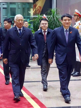 Chủ tịch Hội đồng châu Âu đến Hà Nội, bắt đầu thăm chính thức Việt Nam