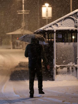 Bão Goretti đổ bộ châu Âu: Anh ban bố báo động đỏ, Pháp ghi nhận sức gió kỷ lục