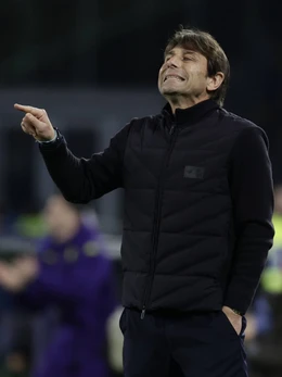 HLV Napoli: 'Lịch thi đấu khủng khiếp đang giết chết bóng đá'