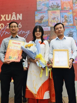 Giai phẩm Tuổi Trẻ 'Tiến lên hùng cường' đoạt giải nhì bìa báo Xuân Bính Ngọ 2026