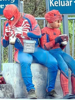 Malaysia điều tra 2 ‘ông cháu’ Spider Man vượt gần 500km để ăn xin